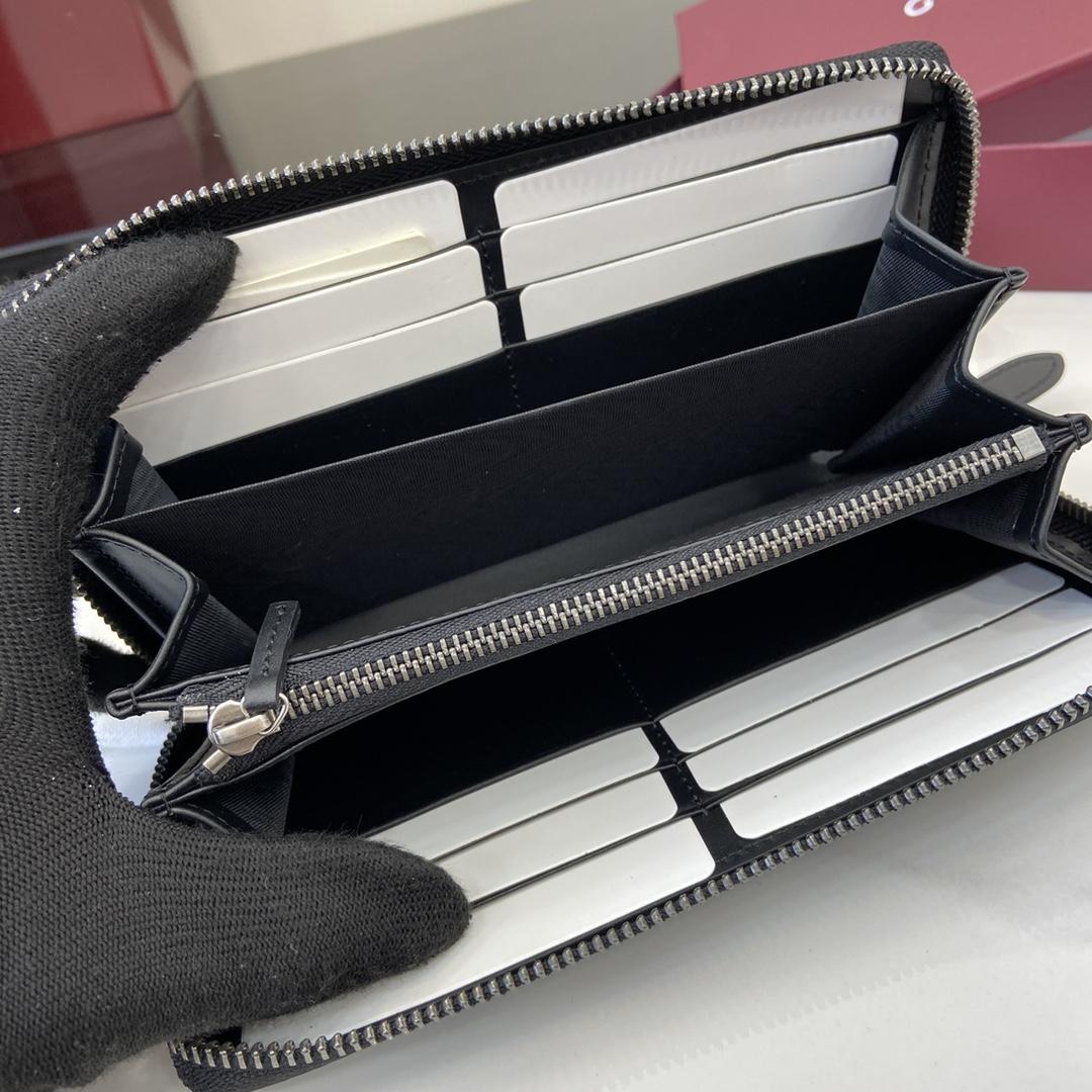 Gucci GG Emblem Around Wallet - PerfectKickZ