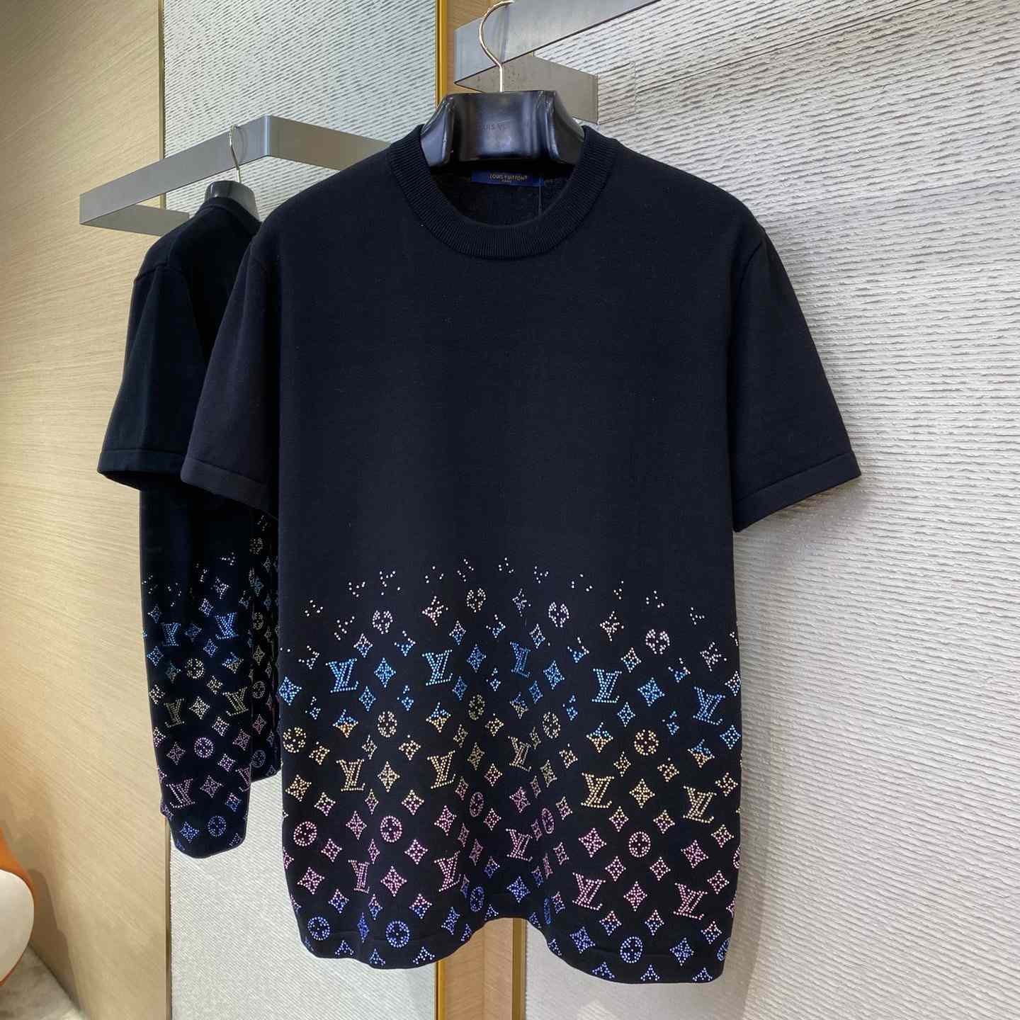 Louis Vuitton Monogram Gradient Embellished Short-Sleeved Crewneck  1AGTLL - PerfectKickZ
