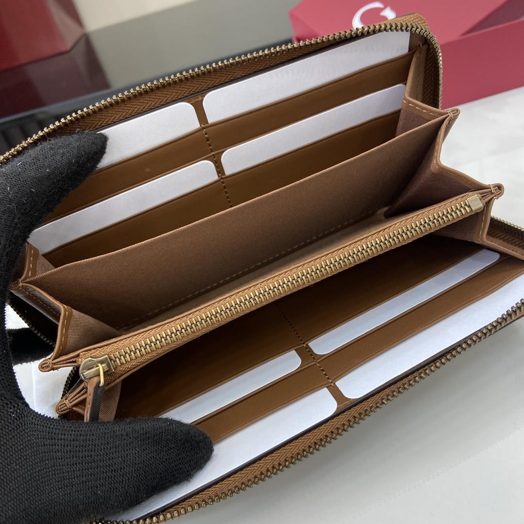 Gucci GG Emblem Around Wallet - PerfectKickZ