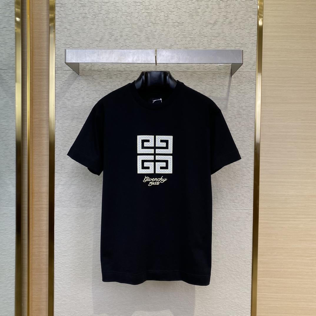 Givenchy 4G T-shirt In Cotton - PerfectKickZ
