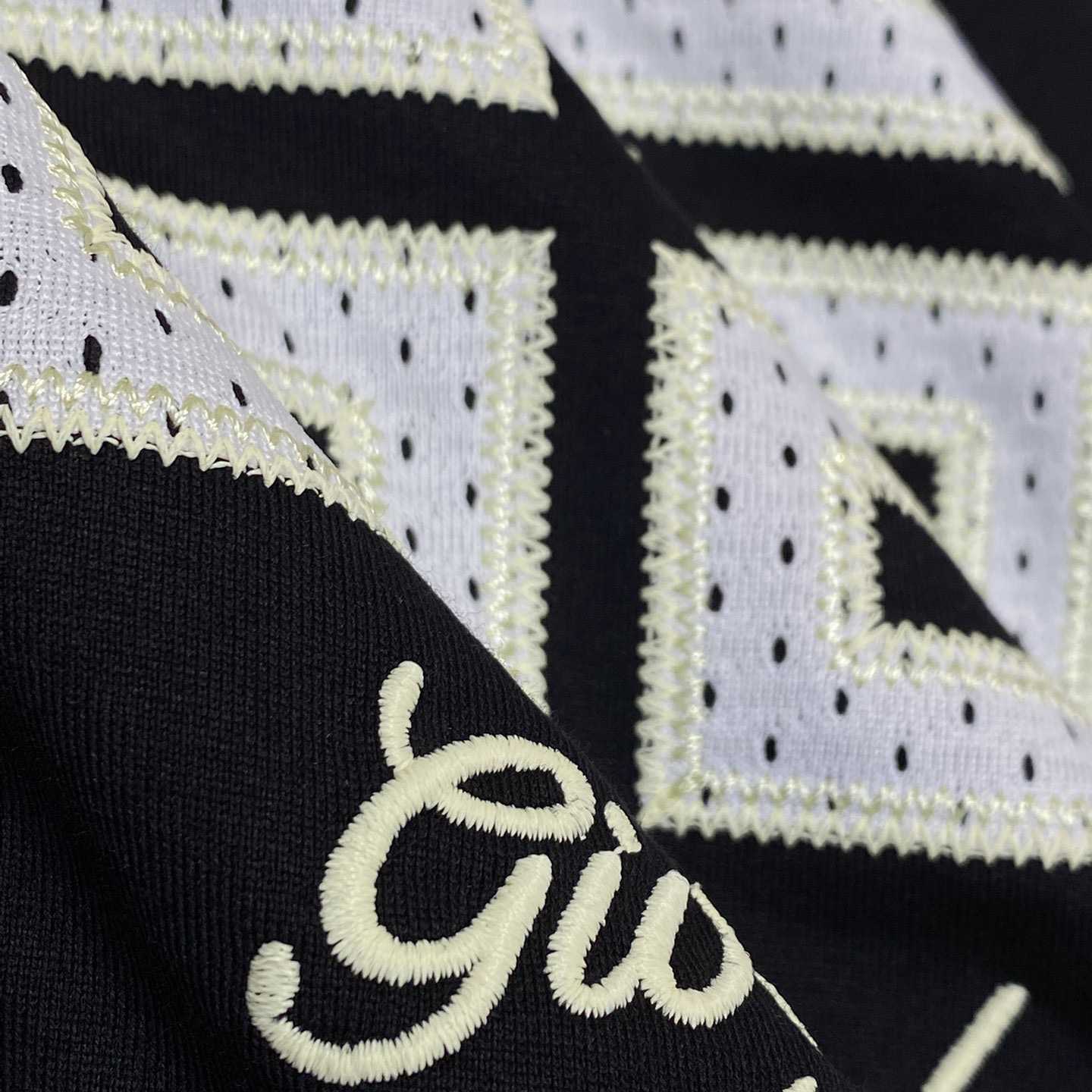 Givenchy 4G T-shirt In Cotton - PerfectKickZ