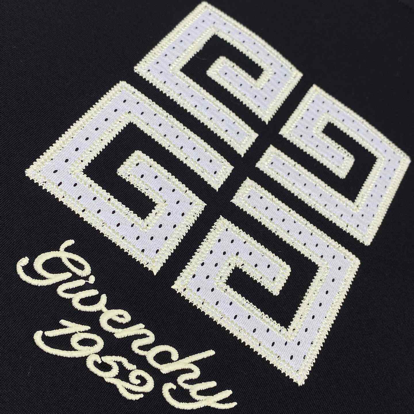 Givenchy 4G T-shirt In Cotton - PerfectKickZ