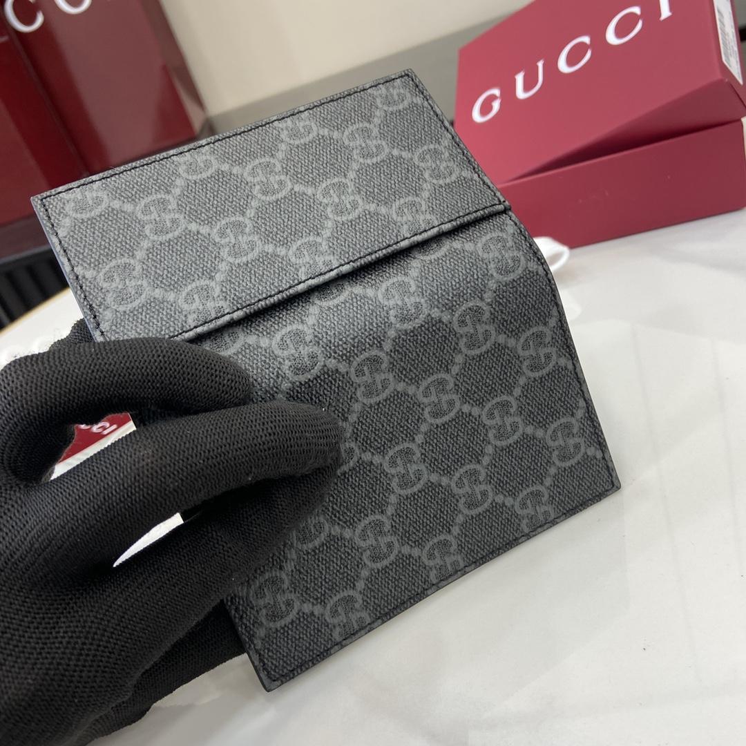 Gucci GG Emblem Bi-fold Card Case  - PerfectKickZ