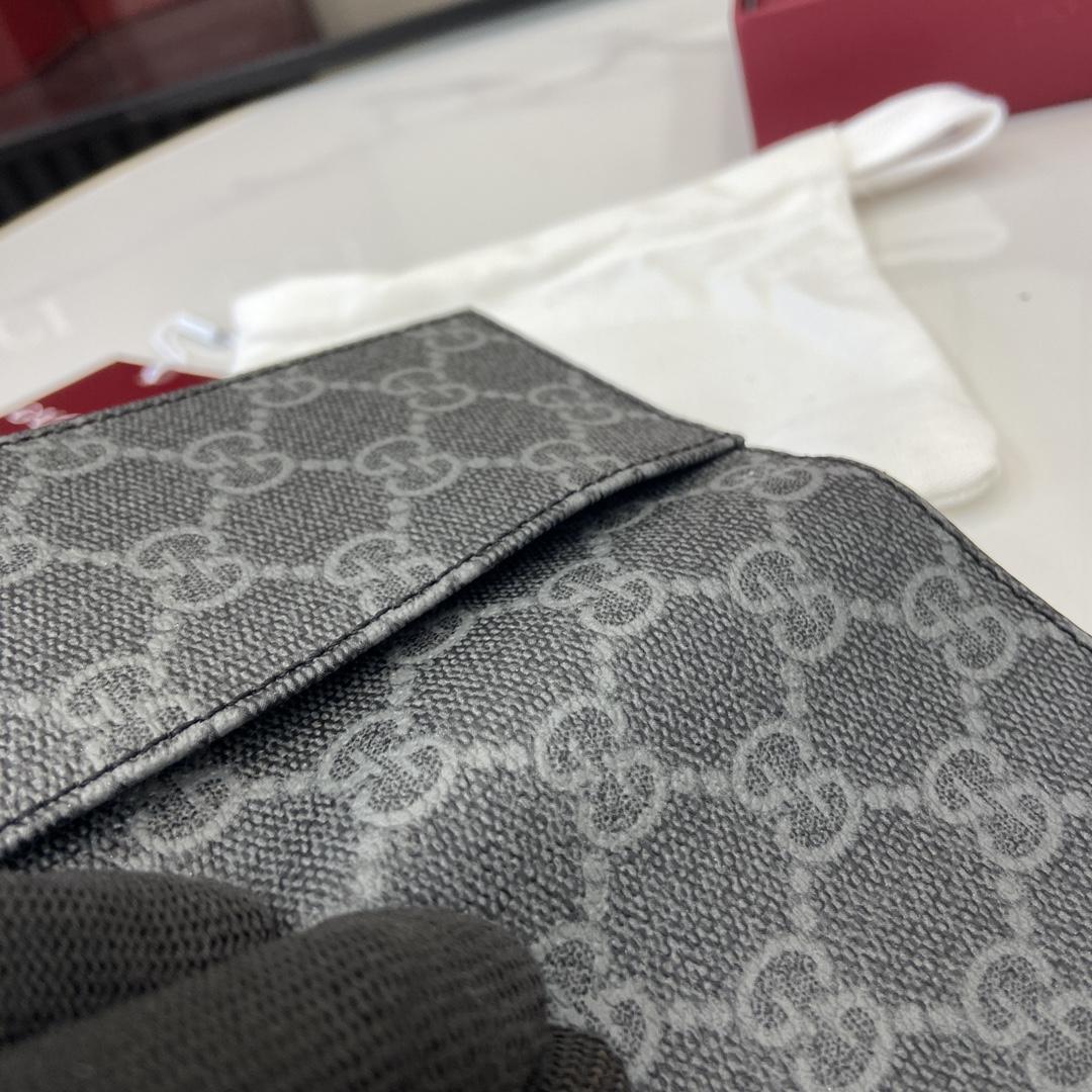 Gucci GG Emblem Bi-fold Card Case  - PerfectKickZ