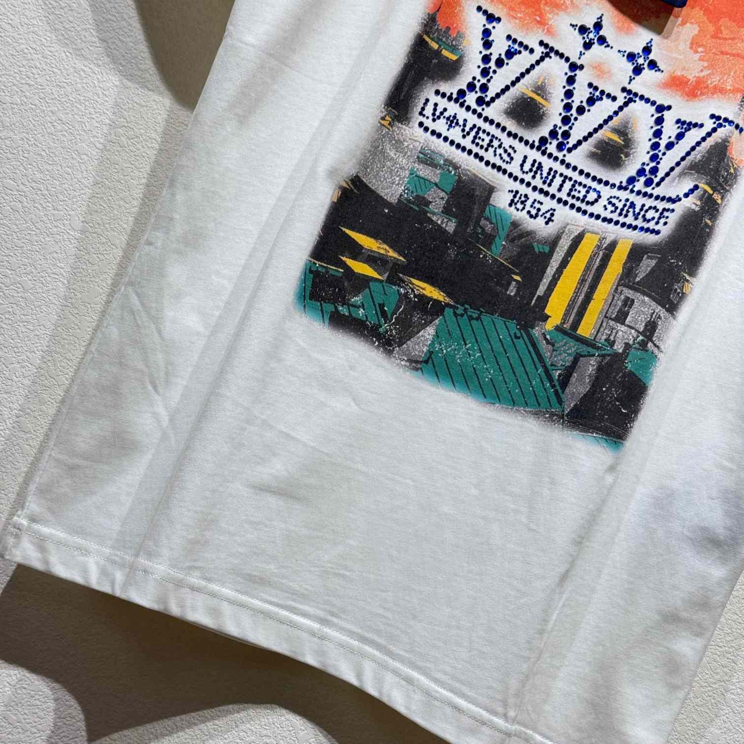 Louis Vuitton Embellished Graphic Cotton T-Shirt   1AHCKN - PerfectKickZ