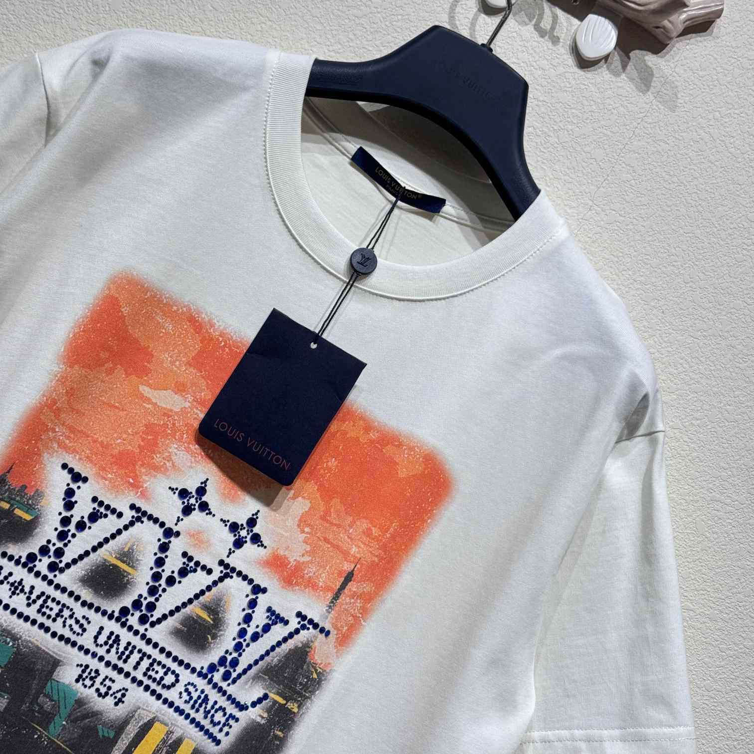 Louis Vuitton Embellished Graphic Cotton T-Shirt   1AHCKN - PerfectKickZ