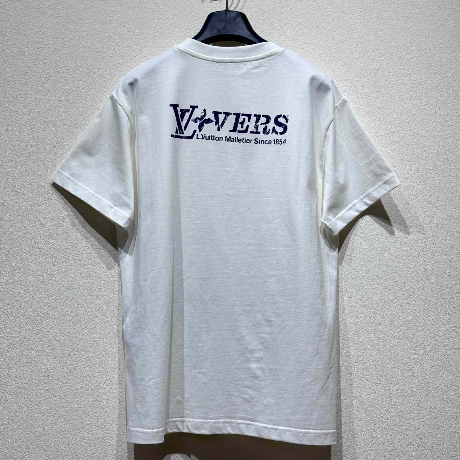 Louis Vuitton Embellished Graphic Cotton T-Shirt   1AHCKN - PerfectKickZ