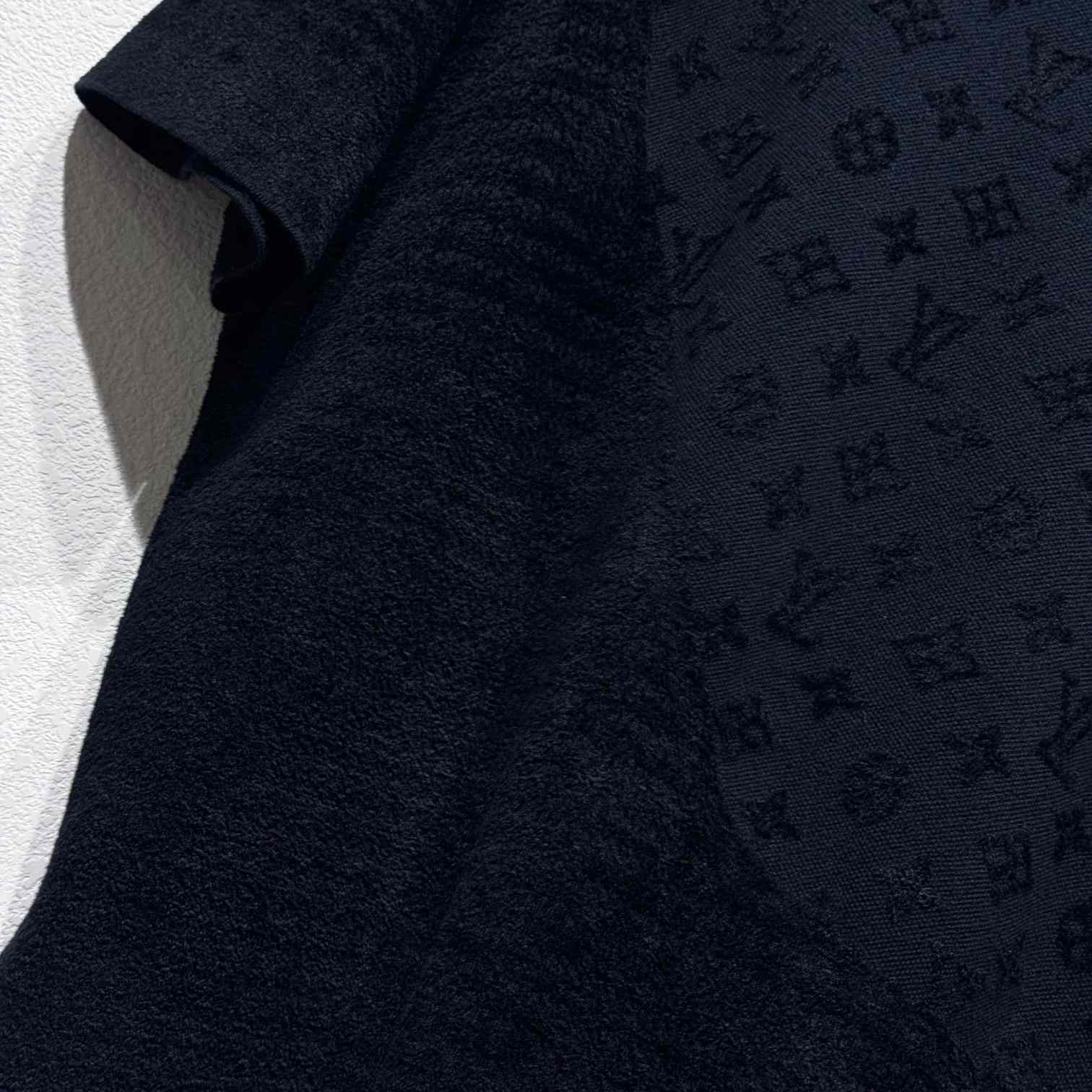 Louis Vuitton Graphic Jacquard Short-Sleeved Crewneck   1AHCMV - PerfectKickZ