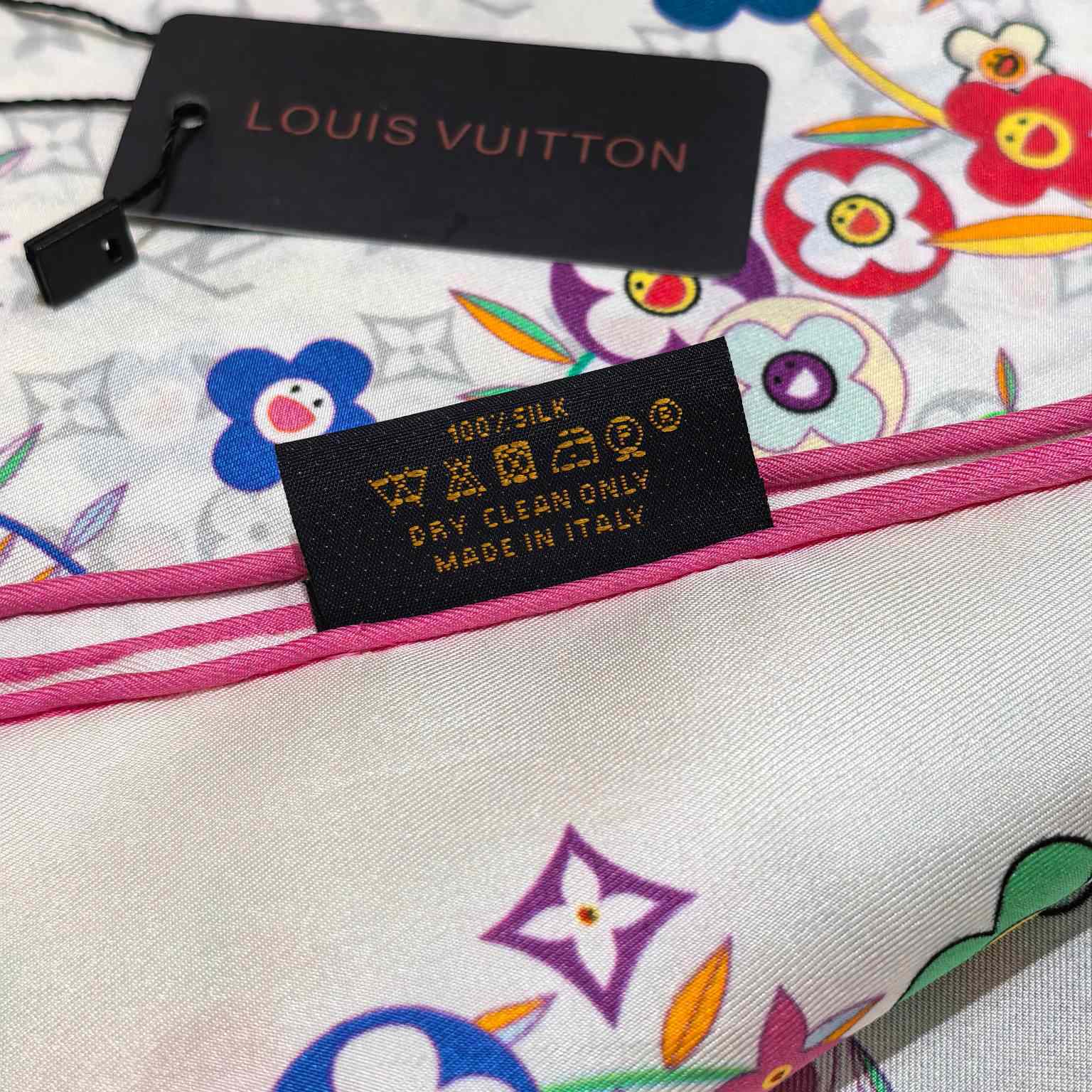 Louis Vuitton LV x TM Monogram Superflat Flowers Square 90   M96263 - PerfectKickZ