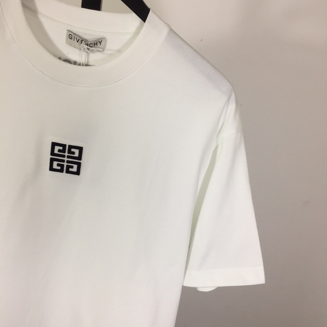 Givenchy 4G T-shirt In Cotton - PerfectKickZ