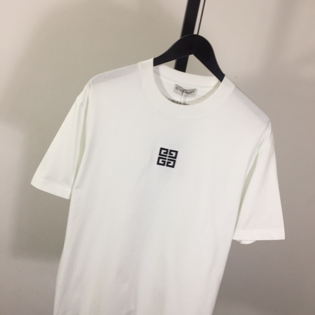 Givenchy 4G T-shirt In Cotton - PerfectKickZ