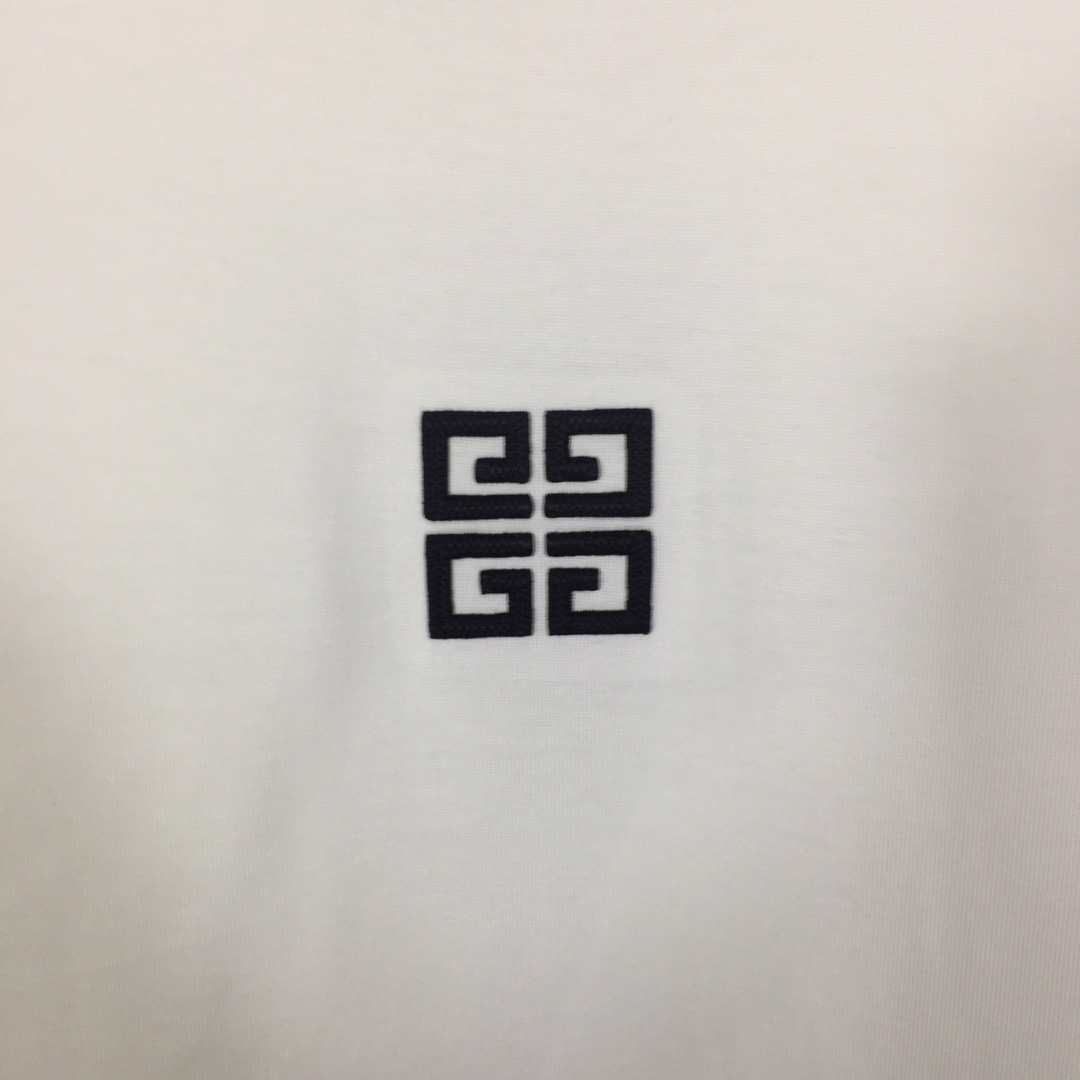 Givenchy 4G T-shirt In Cotton - PerfectKickZ