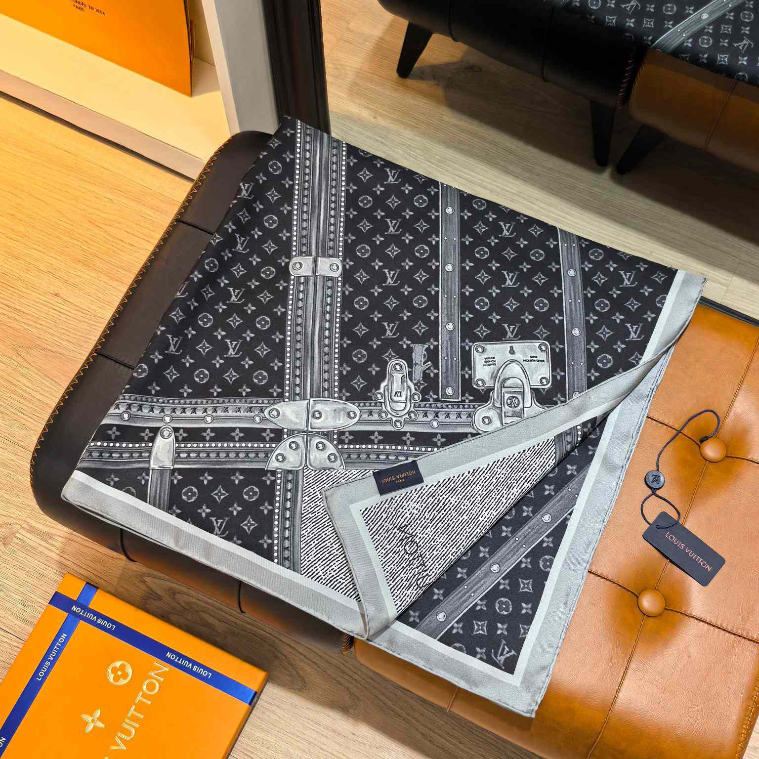 Louis Vuitton Time Trunk Square 90   - PerfectKickZ