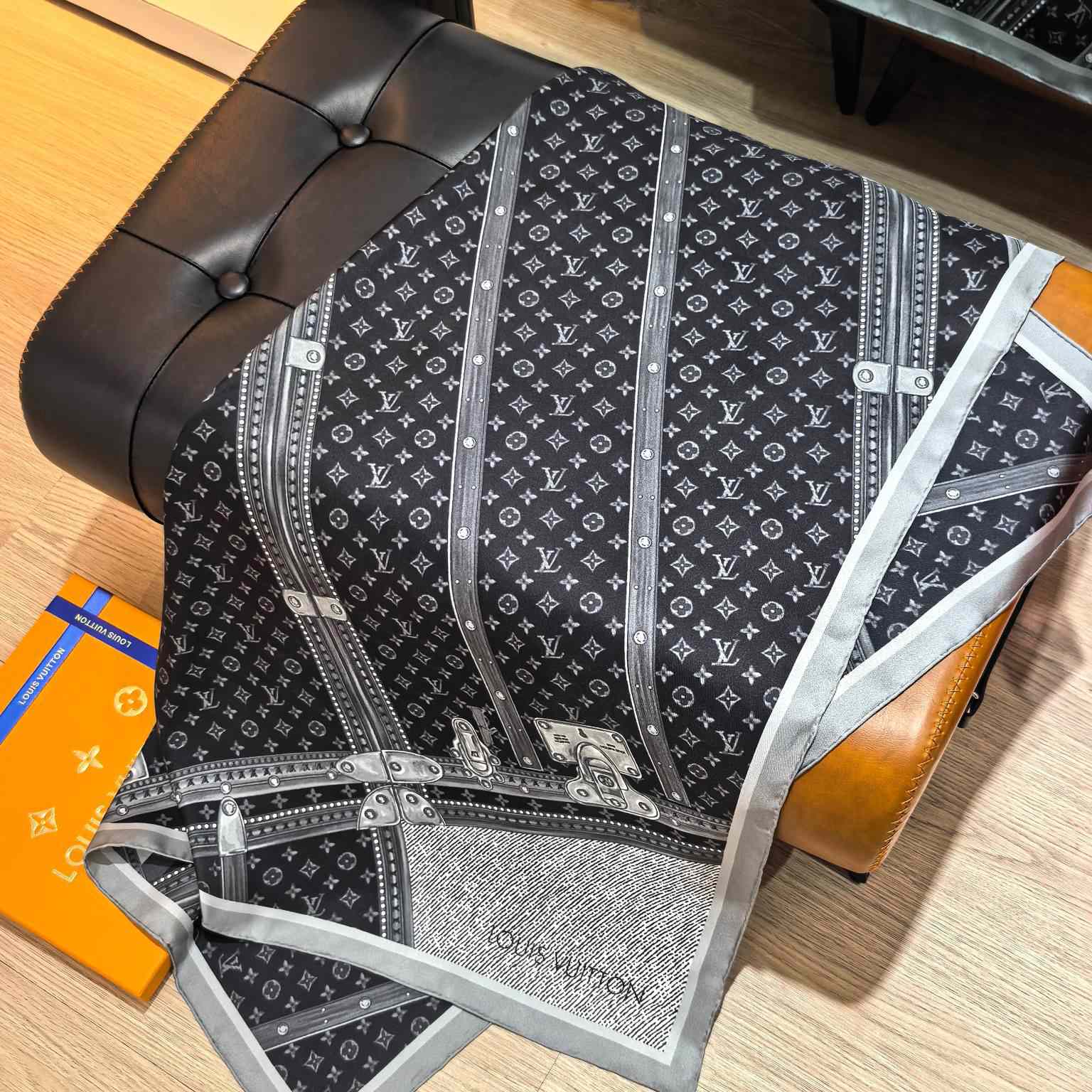 Louis Vuitton Time Trunk Square 90   - PerfectKickZ