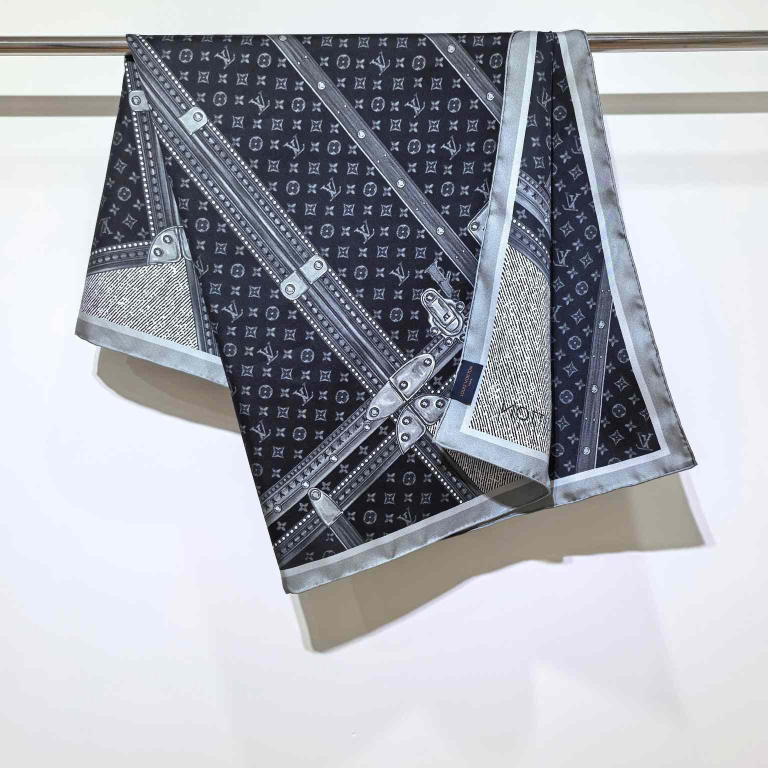 Louis Vuitton Time Trunk Square 90   - PerfectKickZ
