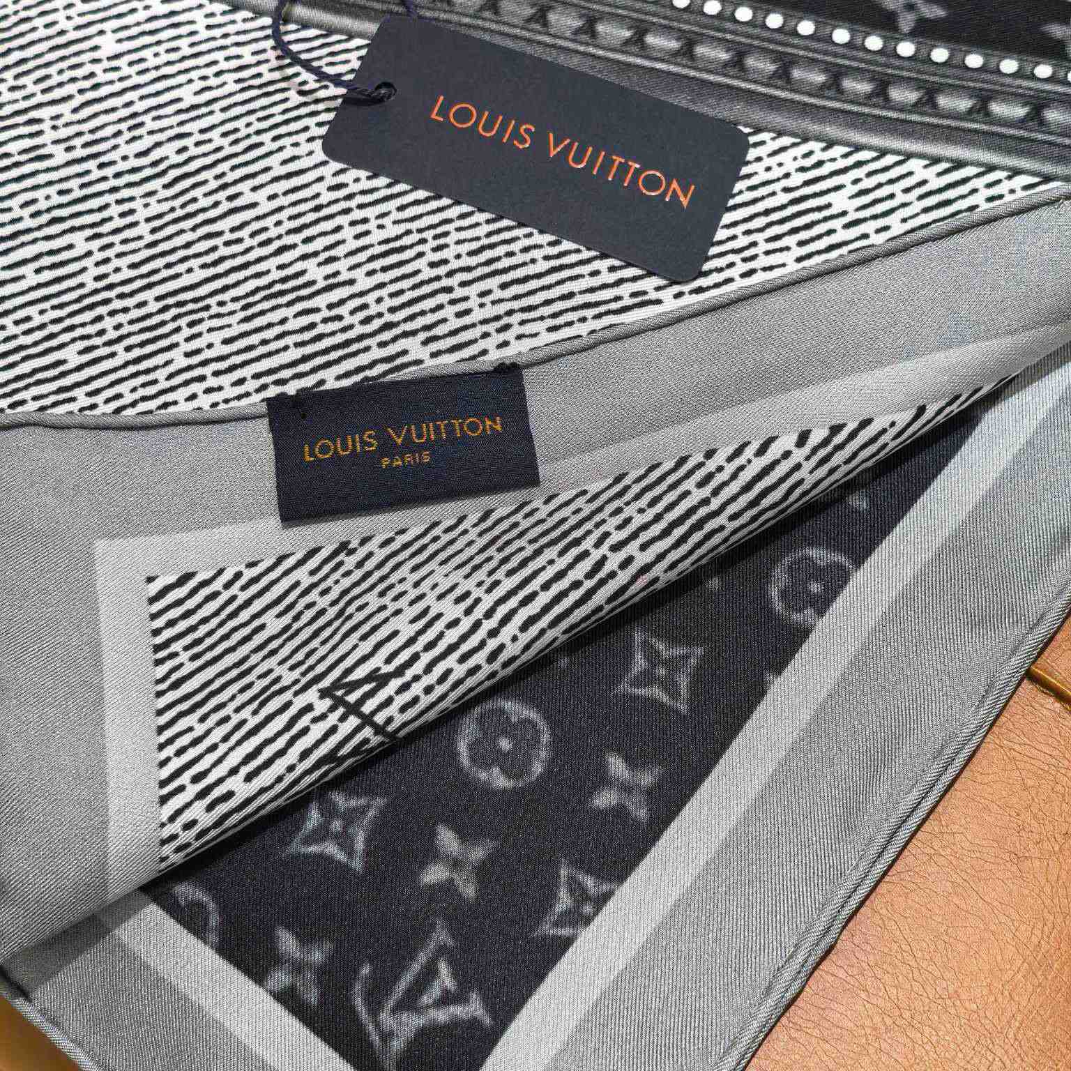 Louis Vuitton Time Trunk Square 90   - PerfectKickZ