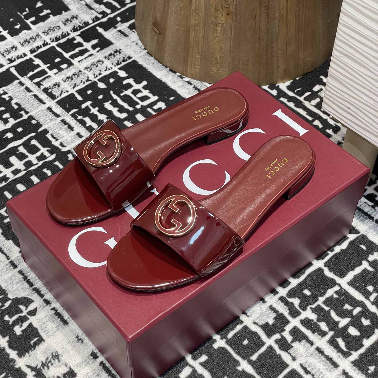 Gucci Women's Round Interlocking G sandal - PerfectKickZ