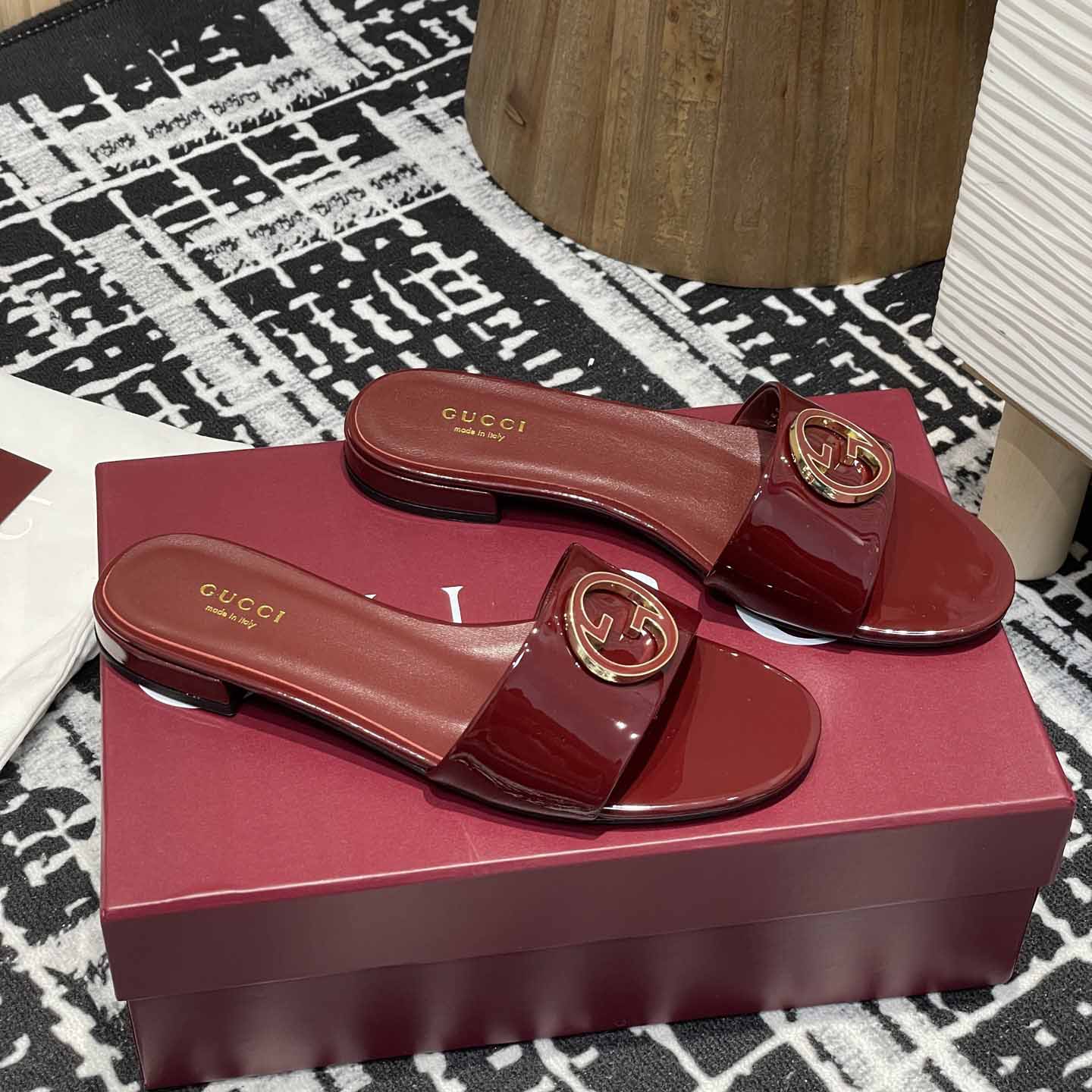 Gucci Women's Round Interlocking G sandal - PerfectKickZ