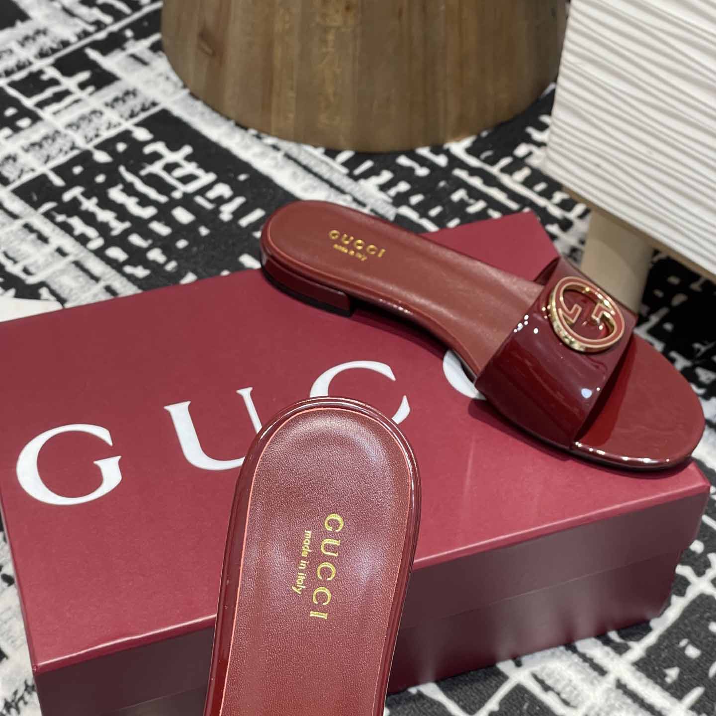Gucci Women's Round Interlocking G sandal - PerfectKickZ