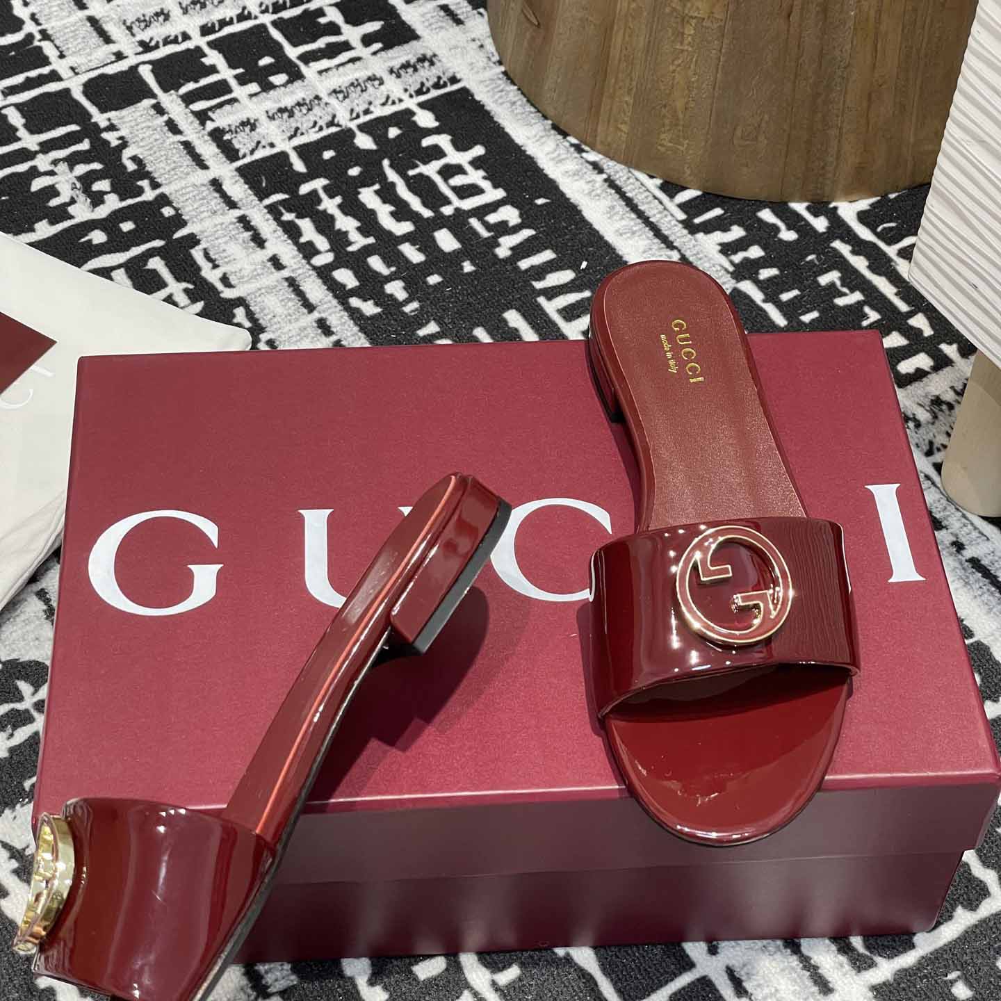 Gucci Women's Round Interlocking G sandal - PerfectKickZ