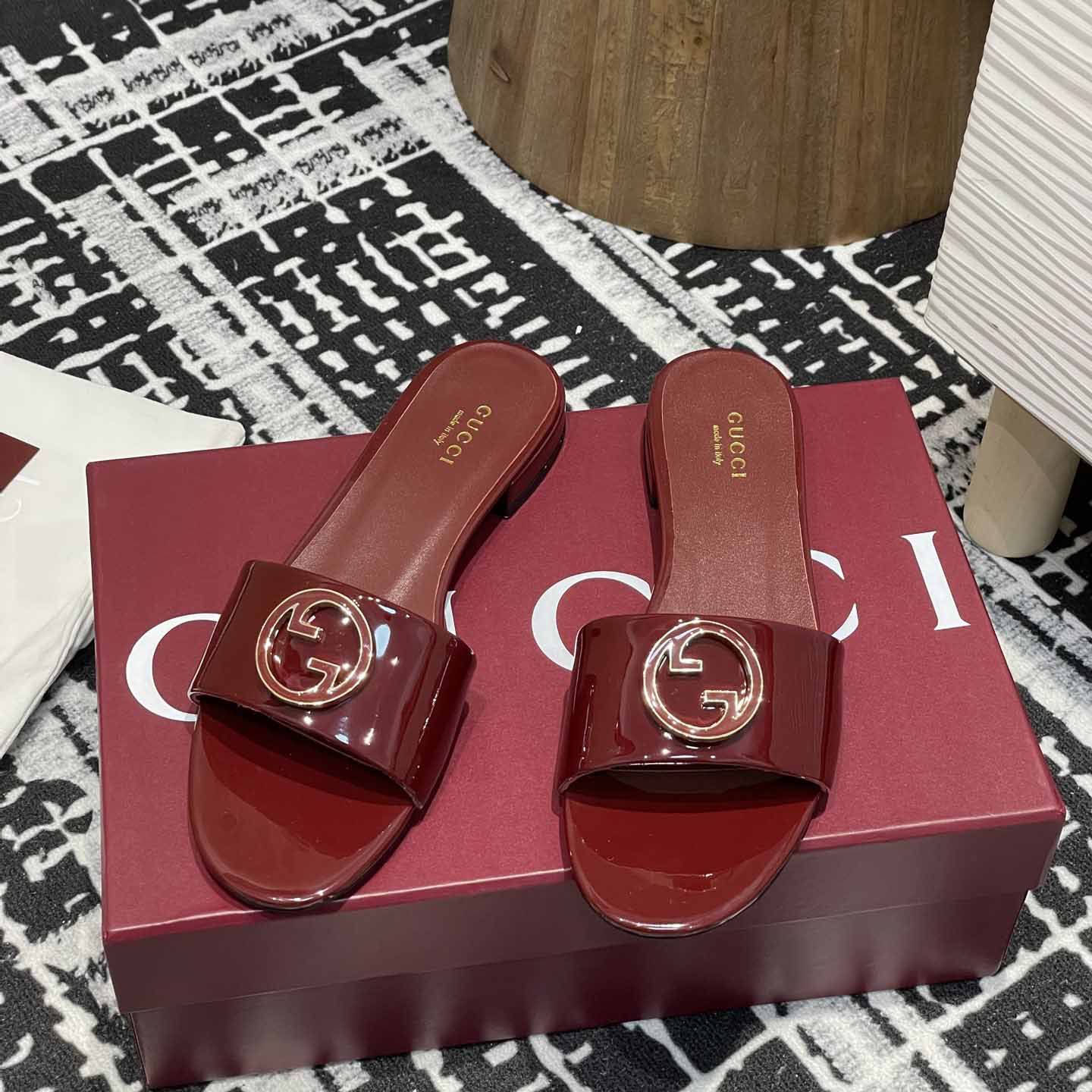 Gucci Women's Round Interlocking G sandal - PerfectKickZ