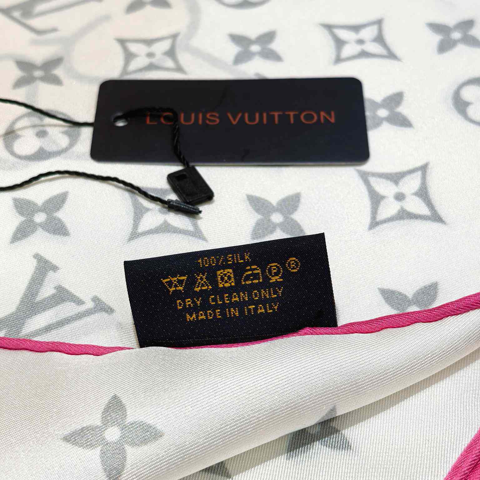 Louis Vuitton LV x TM Monogram Superflat Square 90   M96097 - 