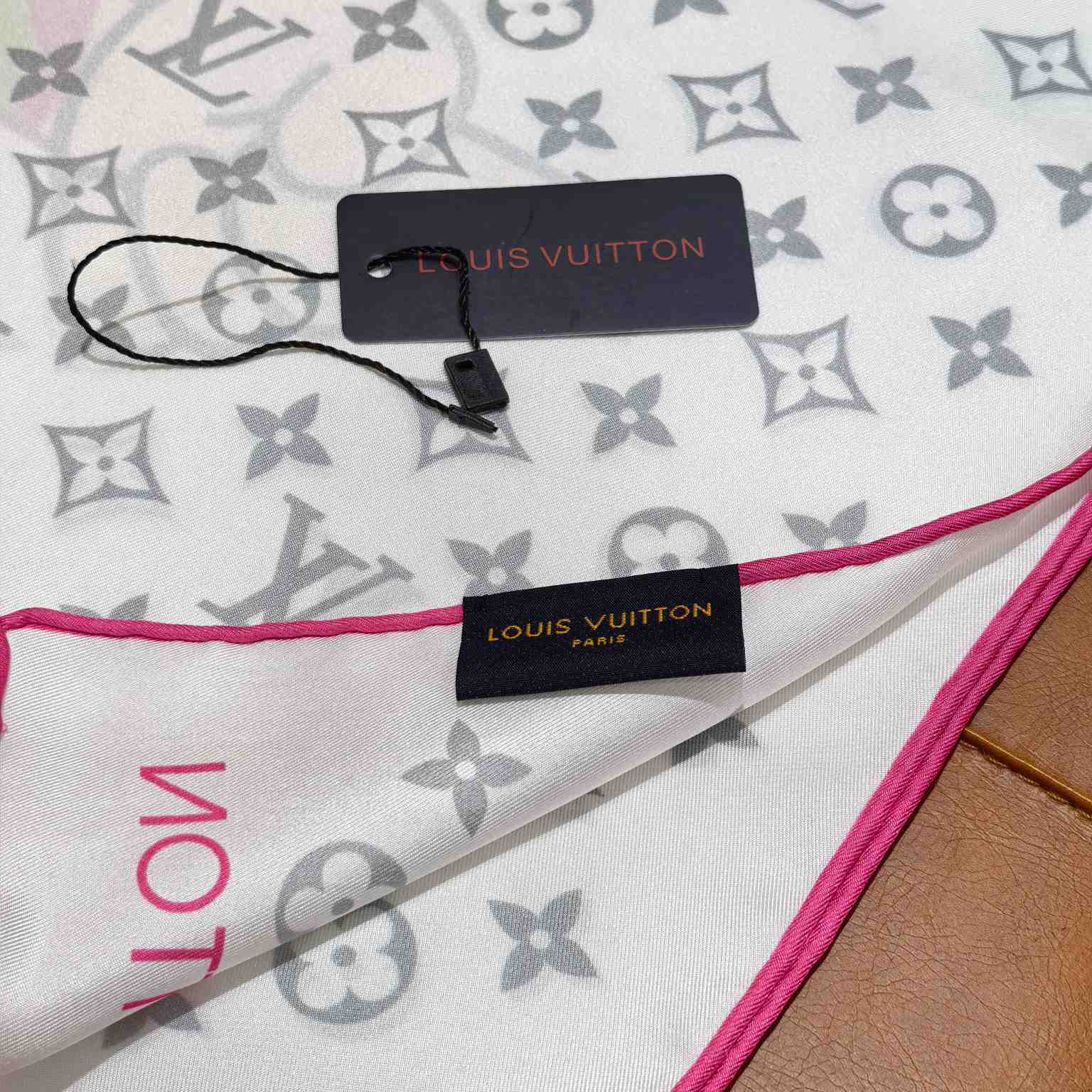 Louis Vuitton LV x TM Monogram Superflat Square 90   M96097 - 