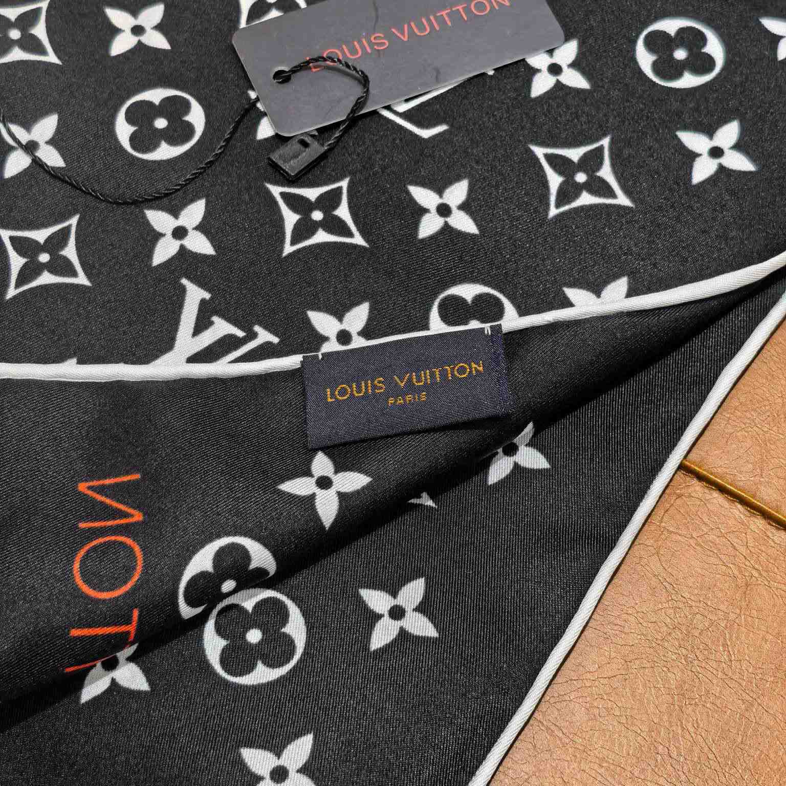Louis Vuitton LV x TM Monogram Superflat Square 90    - 