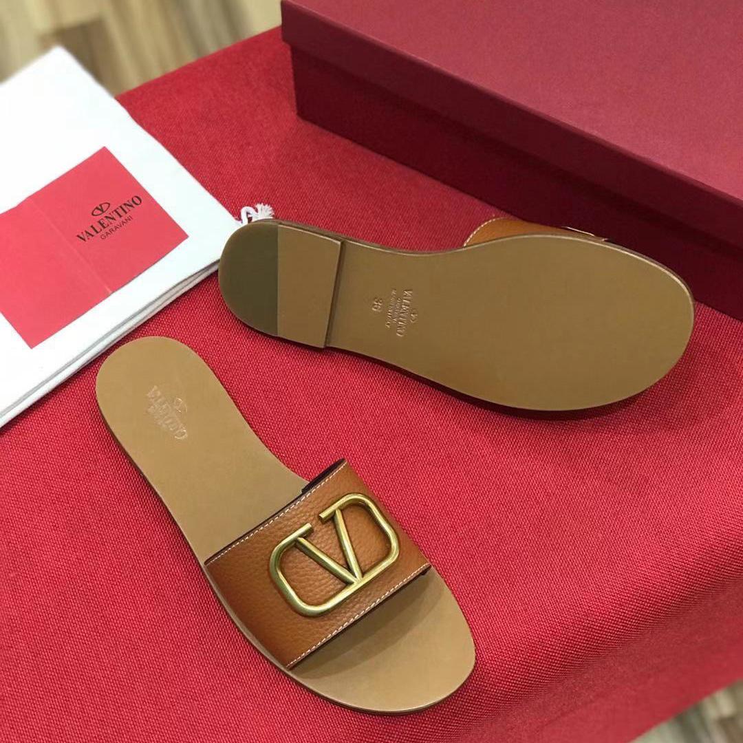 Valenti VLogo Signature Slide Sandal In Grainy Cowhide With  Accessory - PerfectKickZ