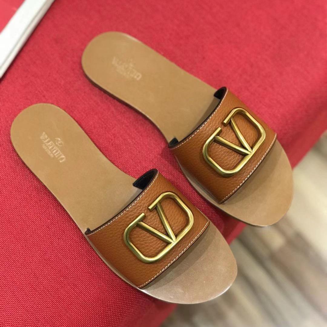 Valenti VLogo Signature Slide Sandal In Grainy Cowhide With  Accessory - PerfectKickZ