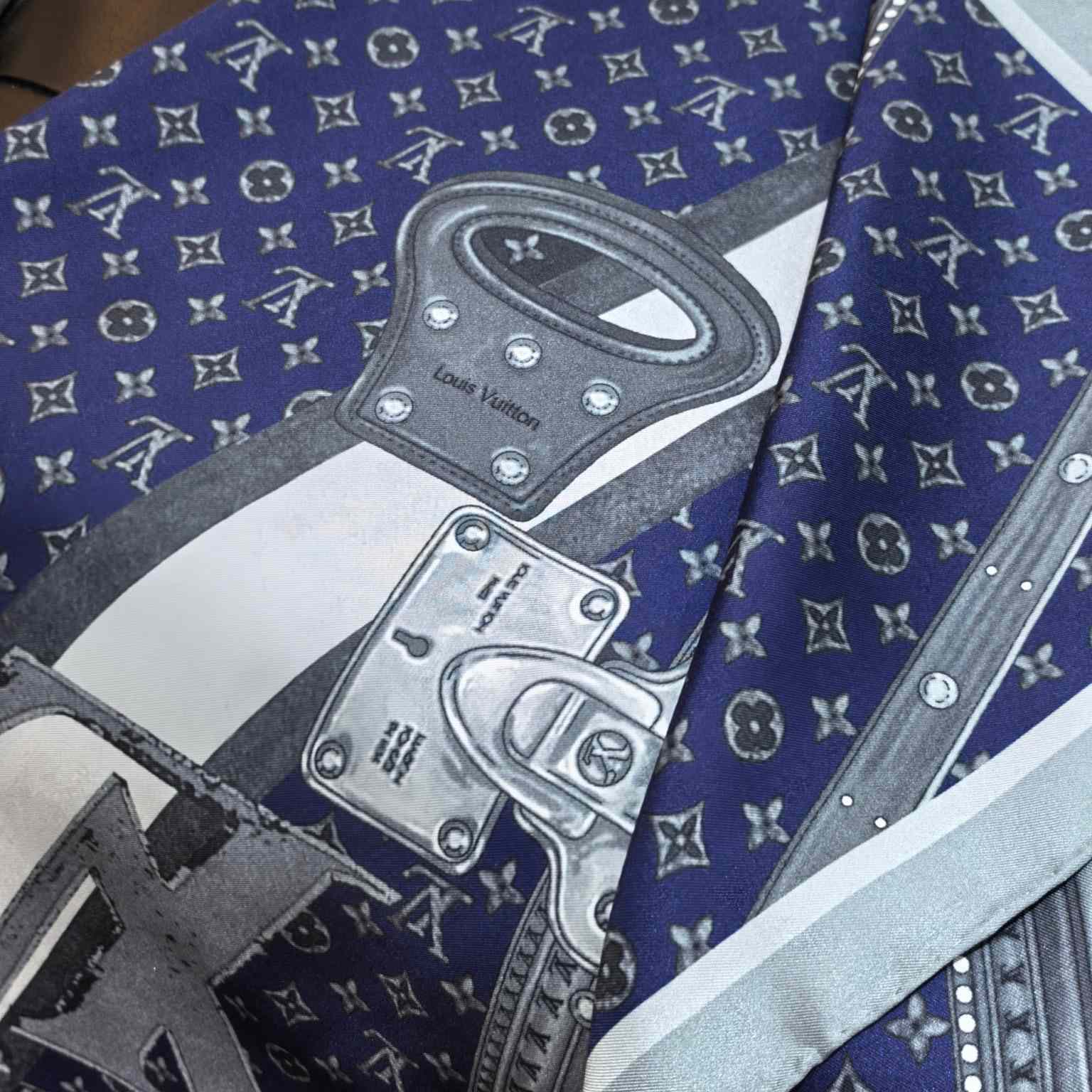 Louis Vuitton Time Trunk Square 90   - PerfectKickZ