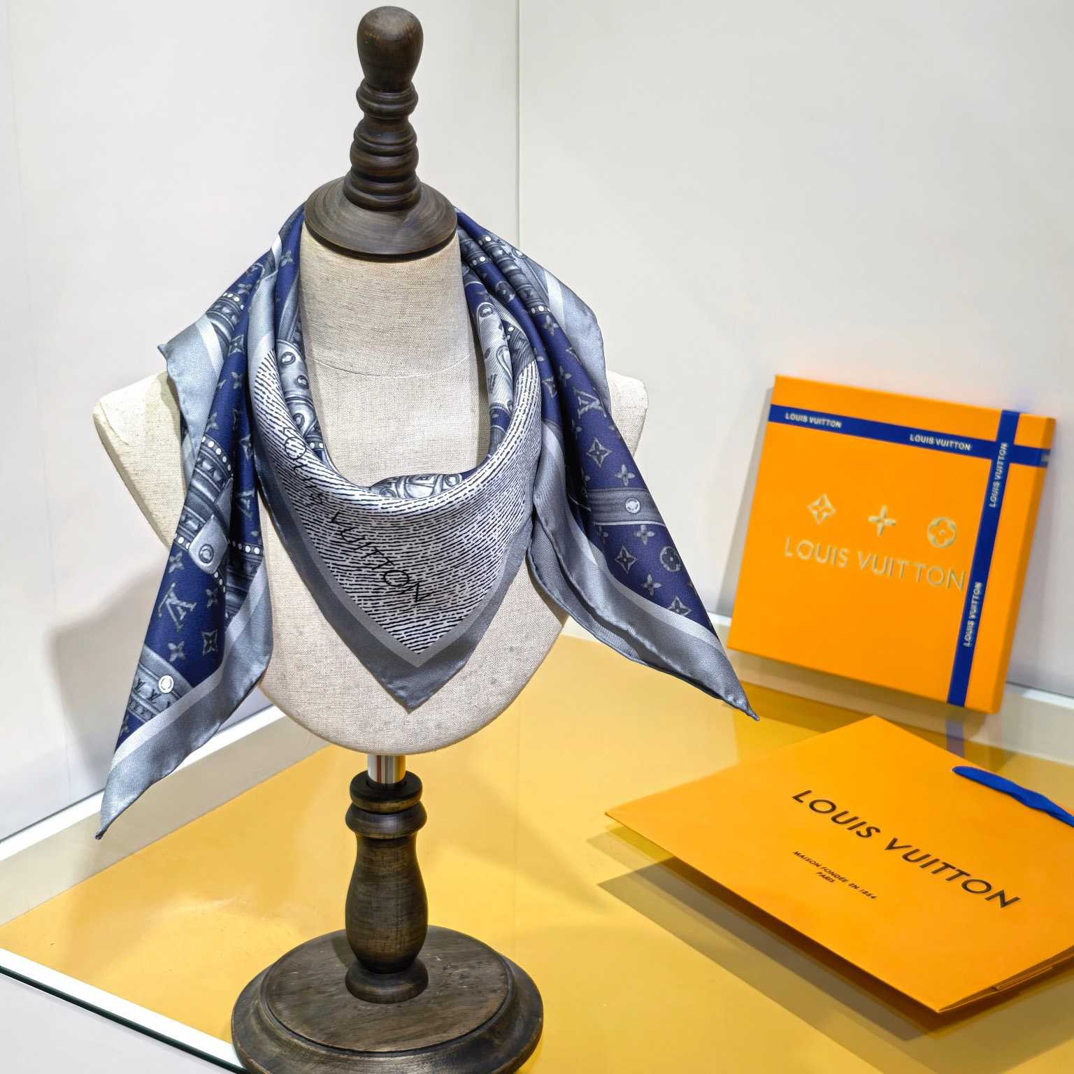 Louis Vuitton Time Trunk Square 90   - PerfectKickZ