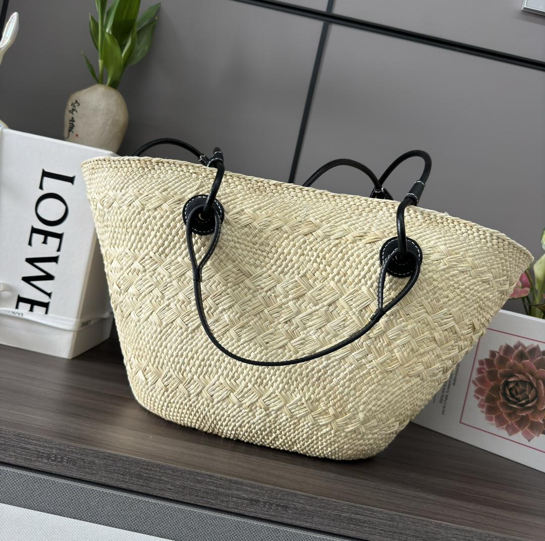 Loewe Medium Anagram Basket Bag In Iraca Palm And Calfskin - 
