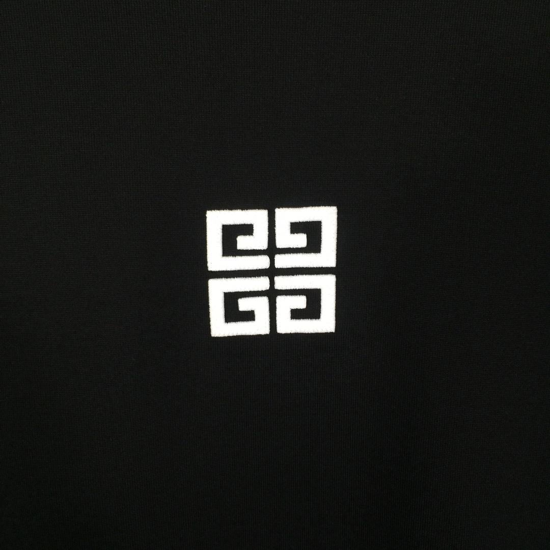 Givenchy 4G T-shirt In Cotton - PerfectKickZ