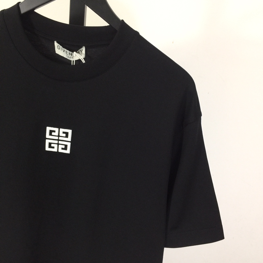Givenchy 4G T-shirt In Cotton - PerfectKickZ