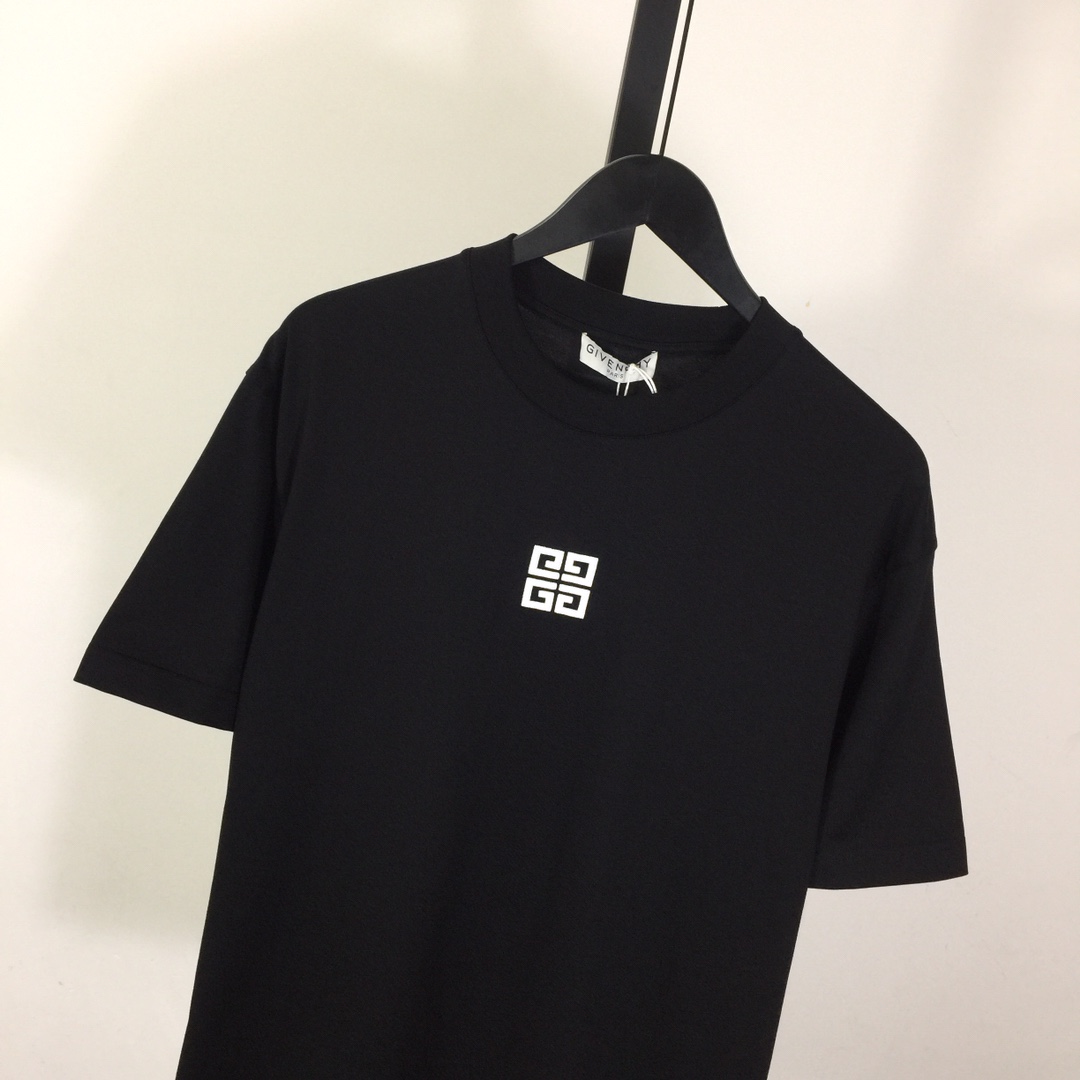 Givenchy 4G T-shirt In Cotton - PerfectKickZ