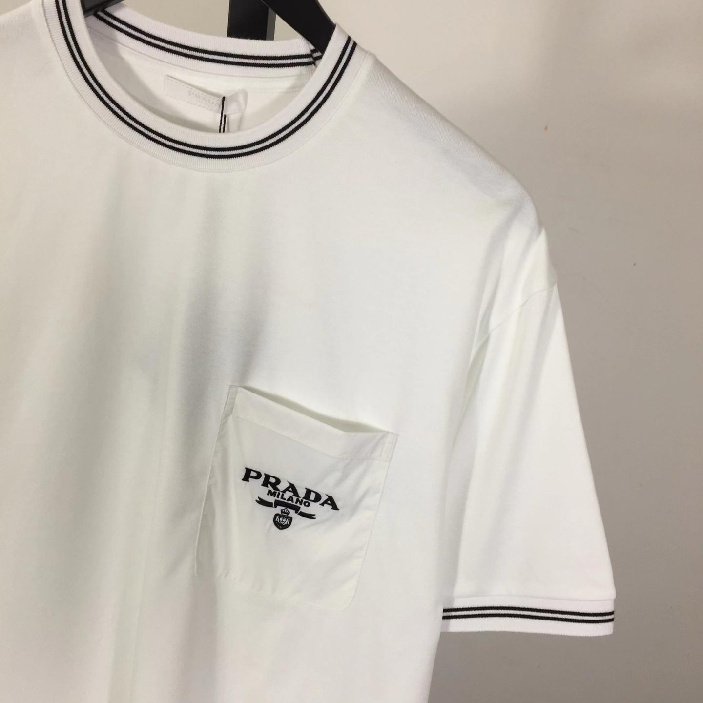 Prada T-shirt With Nylon Pocket And Letter Print - PerfectKickZ