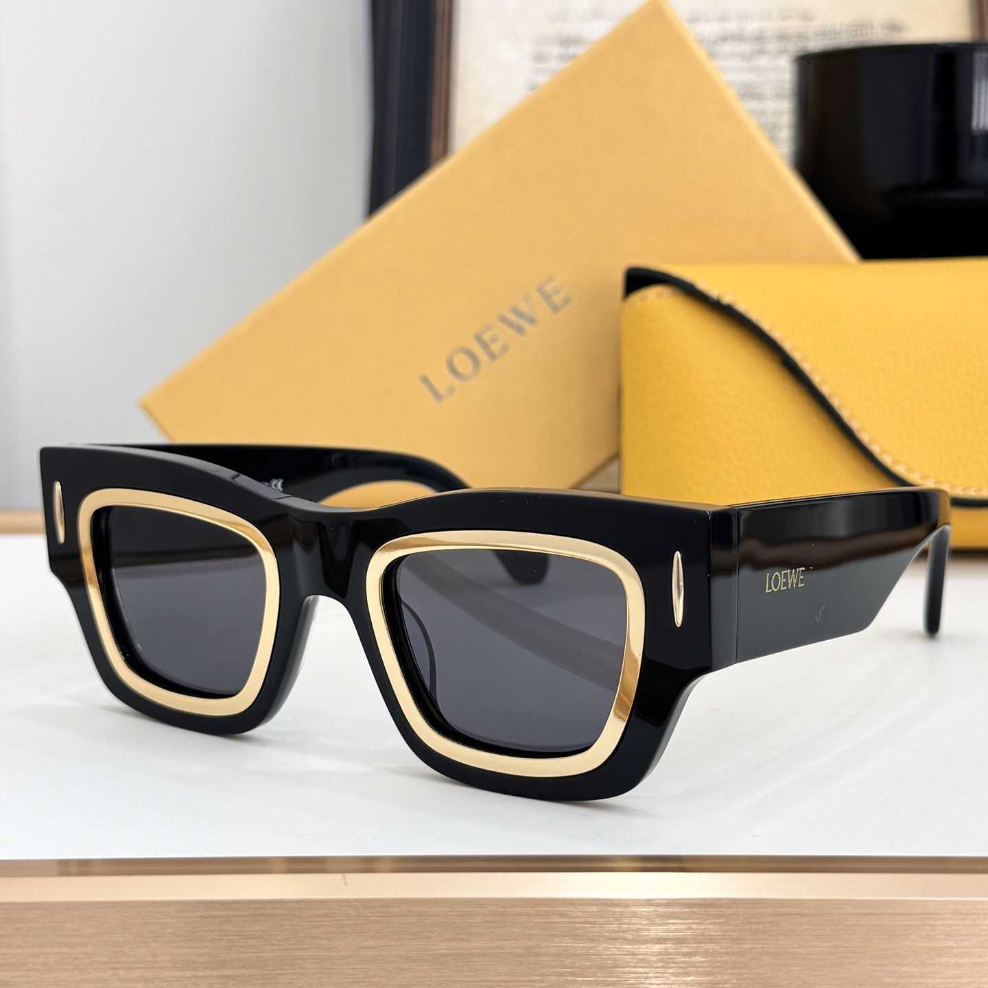 Loewe Cinema Frame Sunglasses   LW40178U  - PerfectKickZ