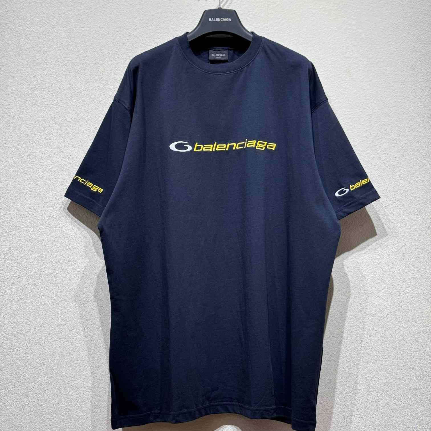Balenciaga T-shirt Medium Fit - PerfectKickZ