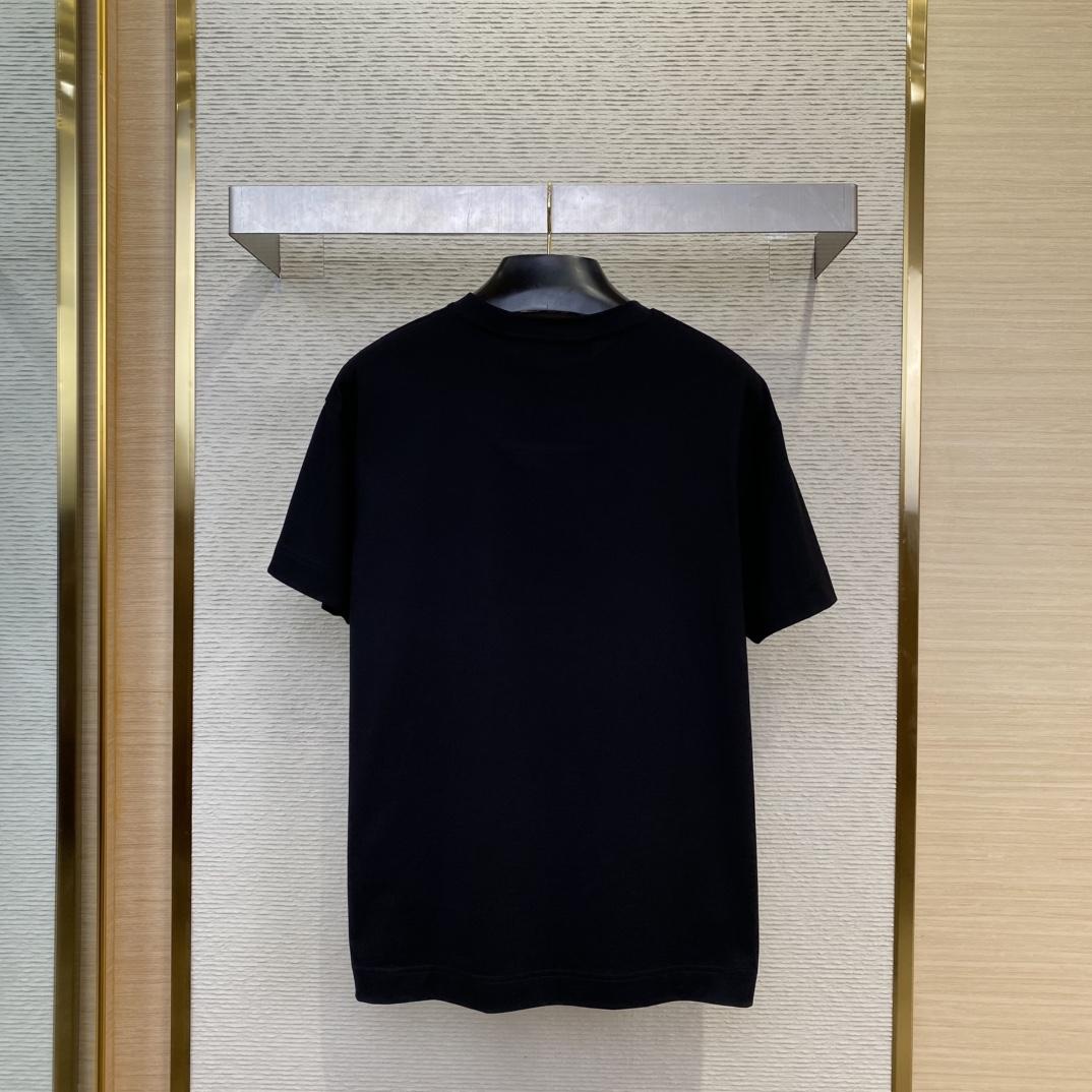 Givenchy T-shirt In Cotton With GIVENCHY Medallion - PerfectKickZ