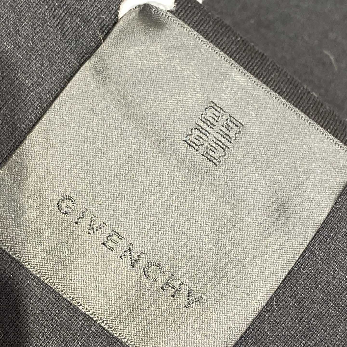 Givenchy T-shirt In Cotton With GIVENCHY Medallion - PerfectKickZ