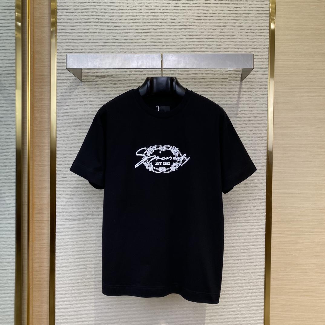 Givenchy T-shirt In Cotton With GIVENCHY Medallion - PerfectKickZ