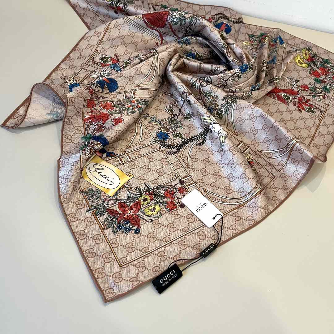 Gucci Printed Silk Carré - PerfectKickZ