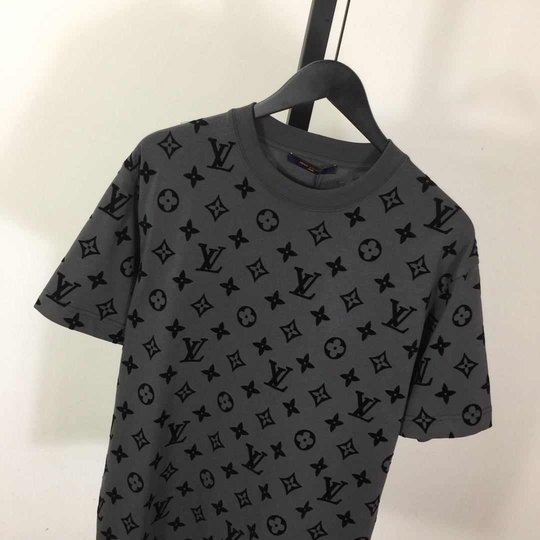 Louis Vuitton Monogram T-shirt - 