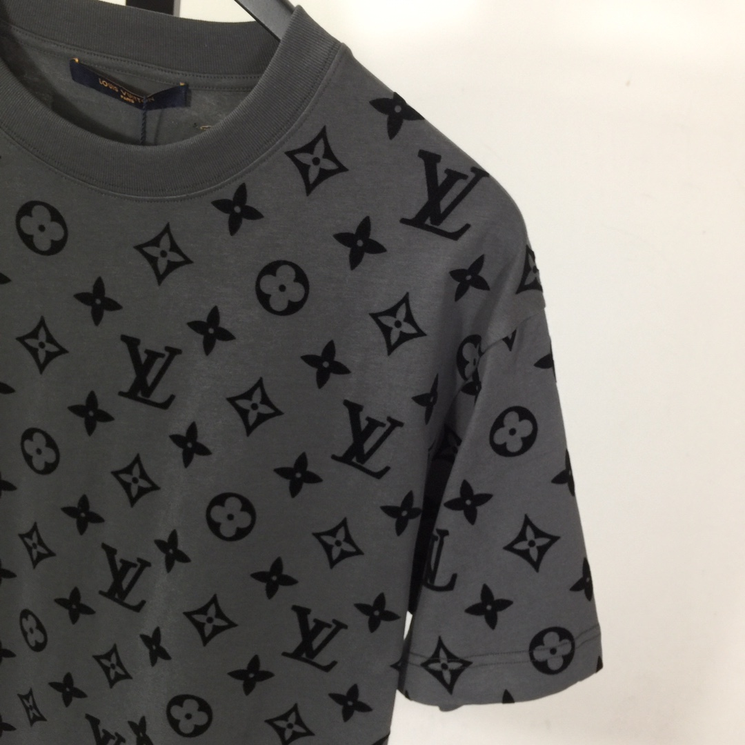 Louis Vuitton Monogram T-shirt - 
