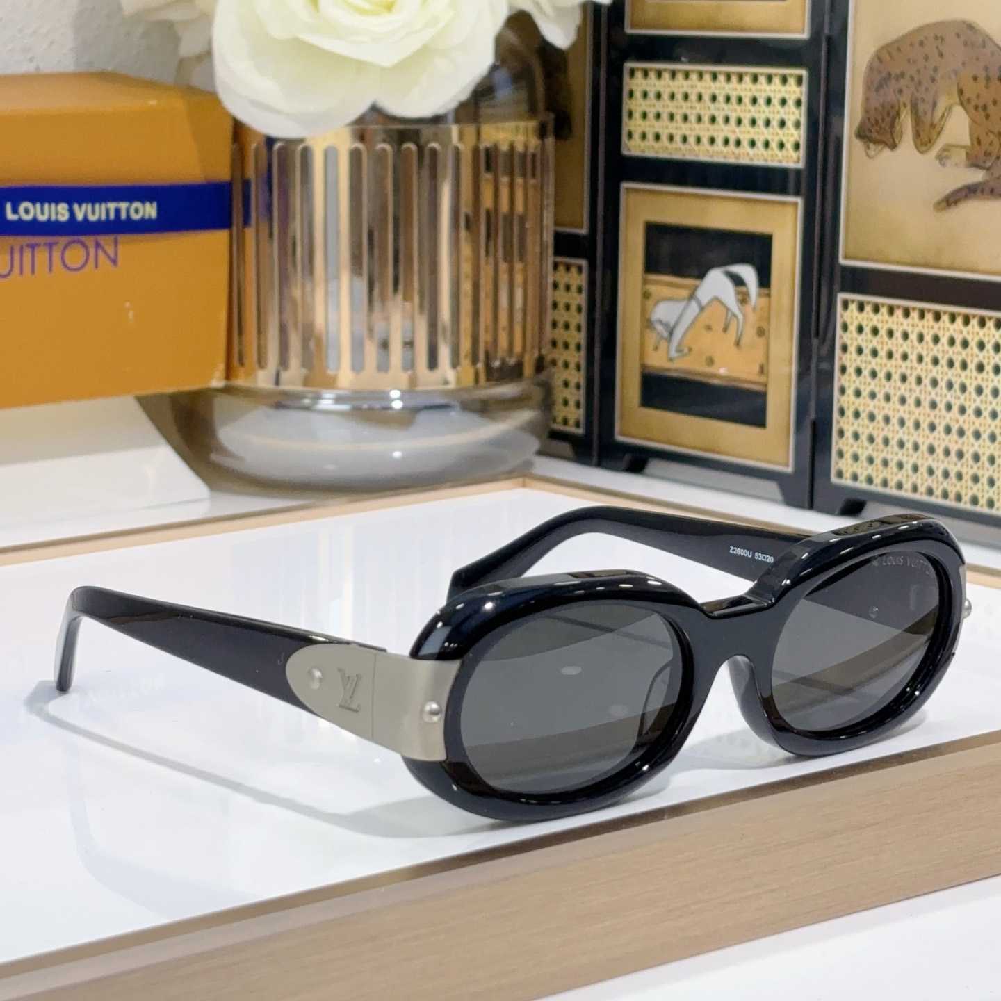 Louis Vuitton LV Hinge Sunglasses  Z2600U - PerfectKickZ