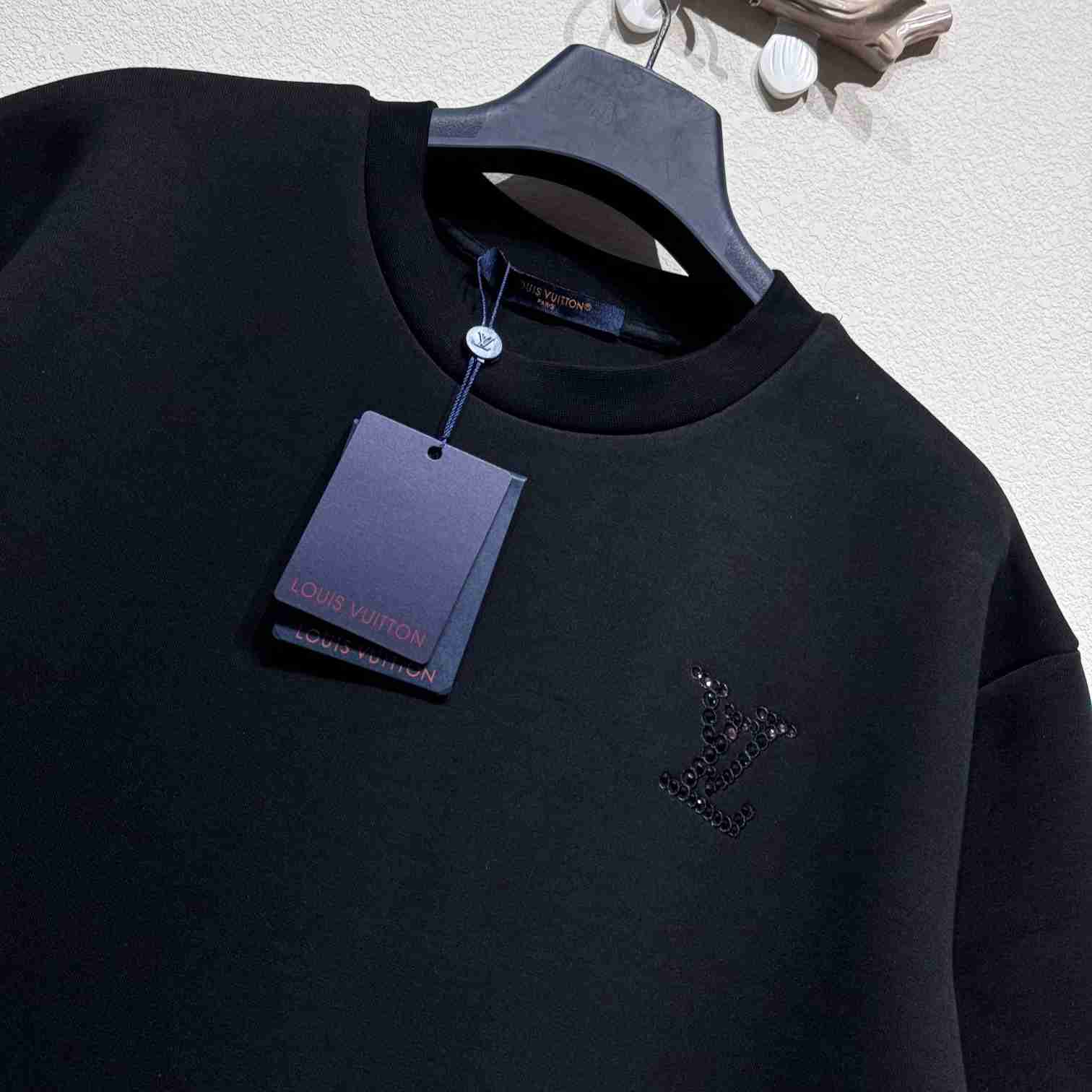 Louis Vuitton LV Embellished Jersey T-Shirt  1AGTT1 - PerfectKickZ