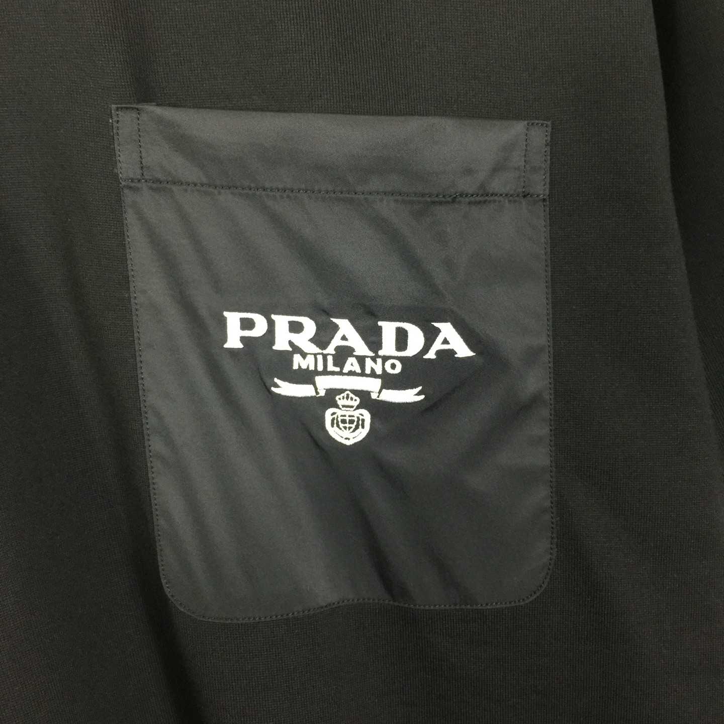Prada T-shirt With Nylon Pocket And Letter Print - 