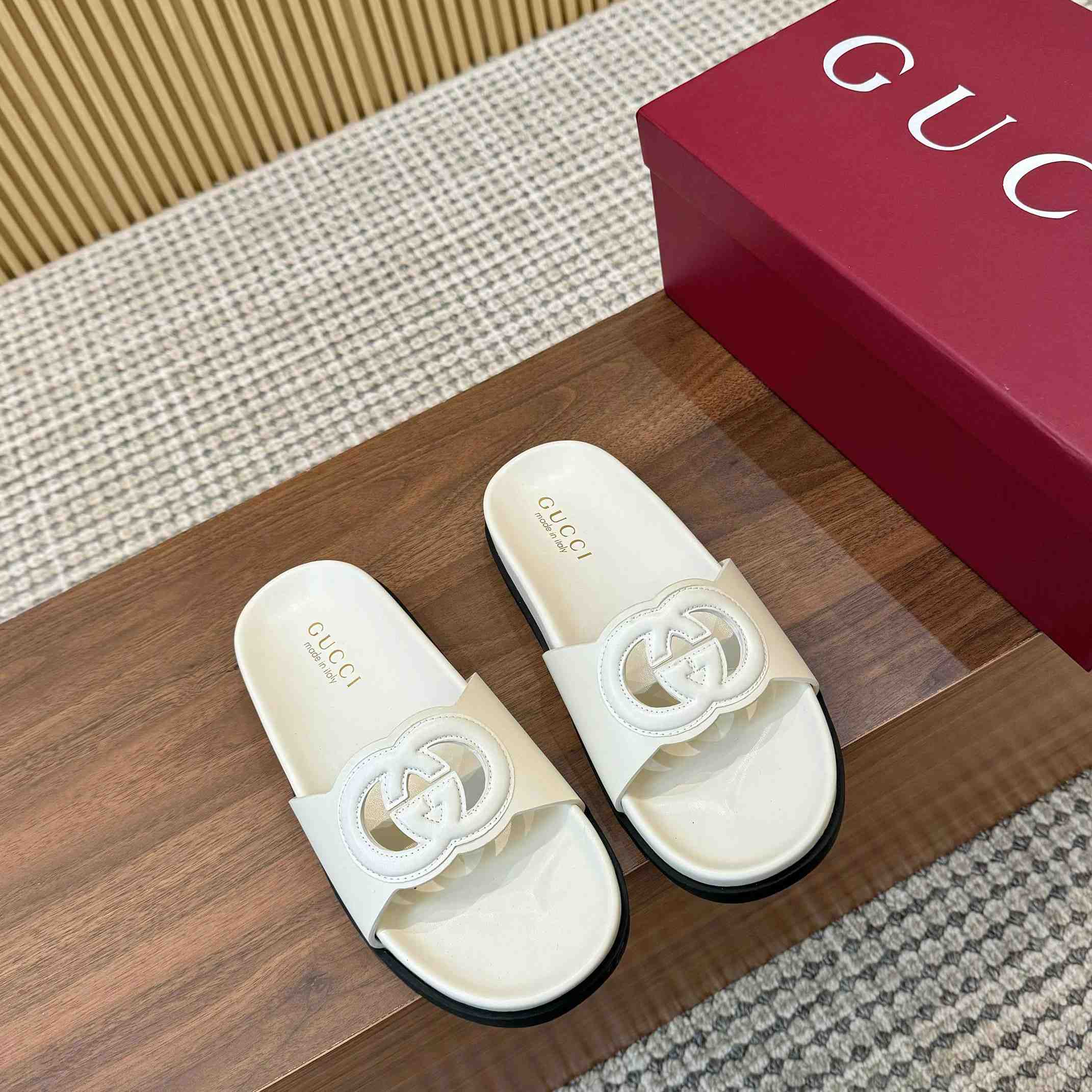 Gucci Women's Interlocking G Slide Sandal - PerfectKickZ