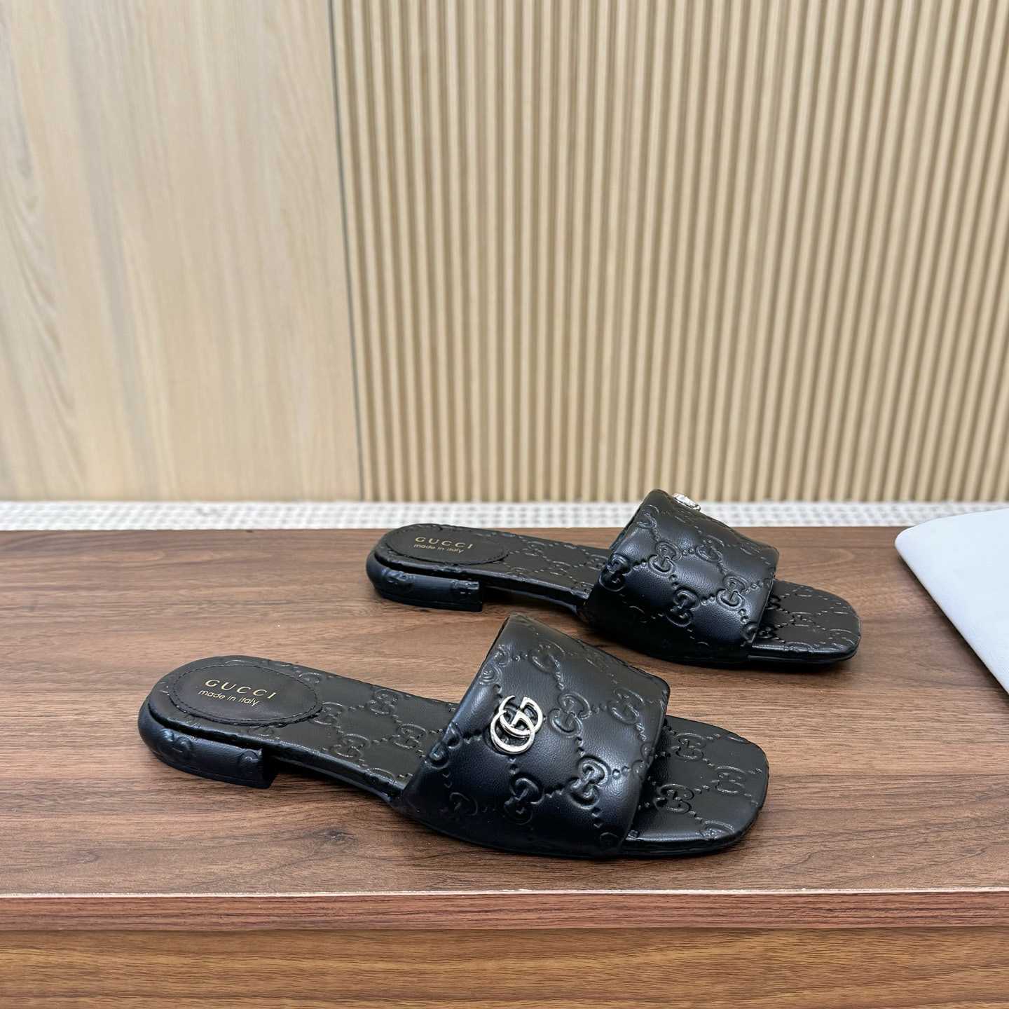 Gucci Women's Slide Sandal With Double G - PerfectKickZ